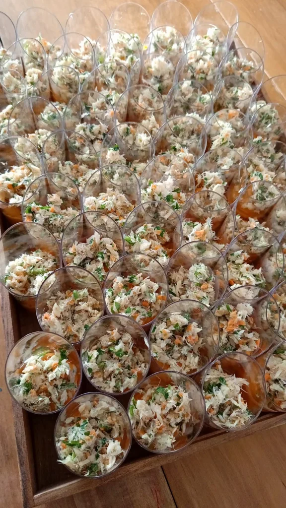 Grand plateau de verrines apéritives au crabe